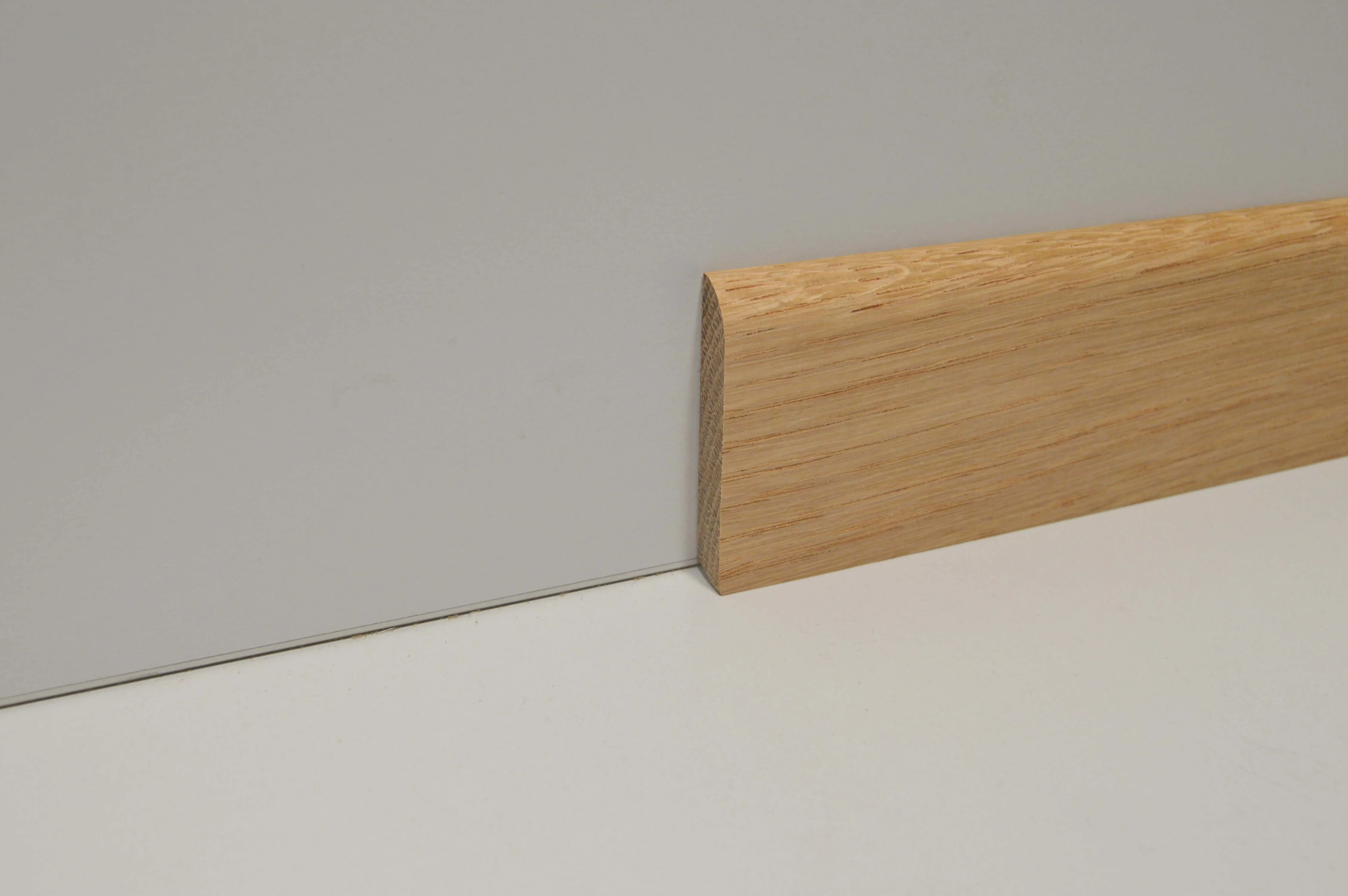 \\IKS-3450982346\Artikelbilder\B&uuml;rkle\wetransfer-167f7e\04064159_0491_Sockelleiste_Eiche_10x60.jpg