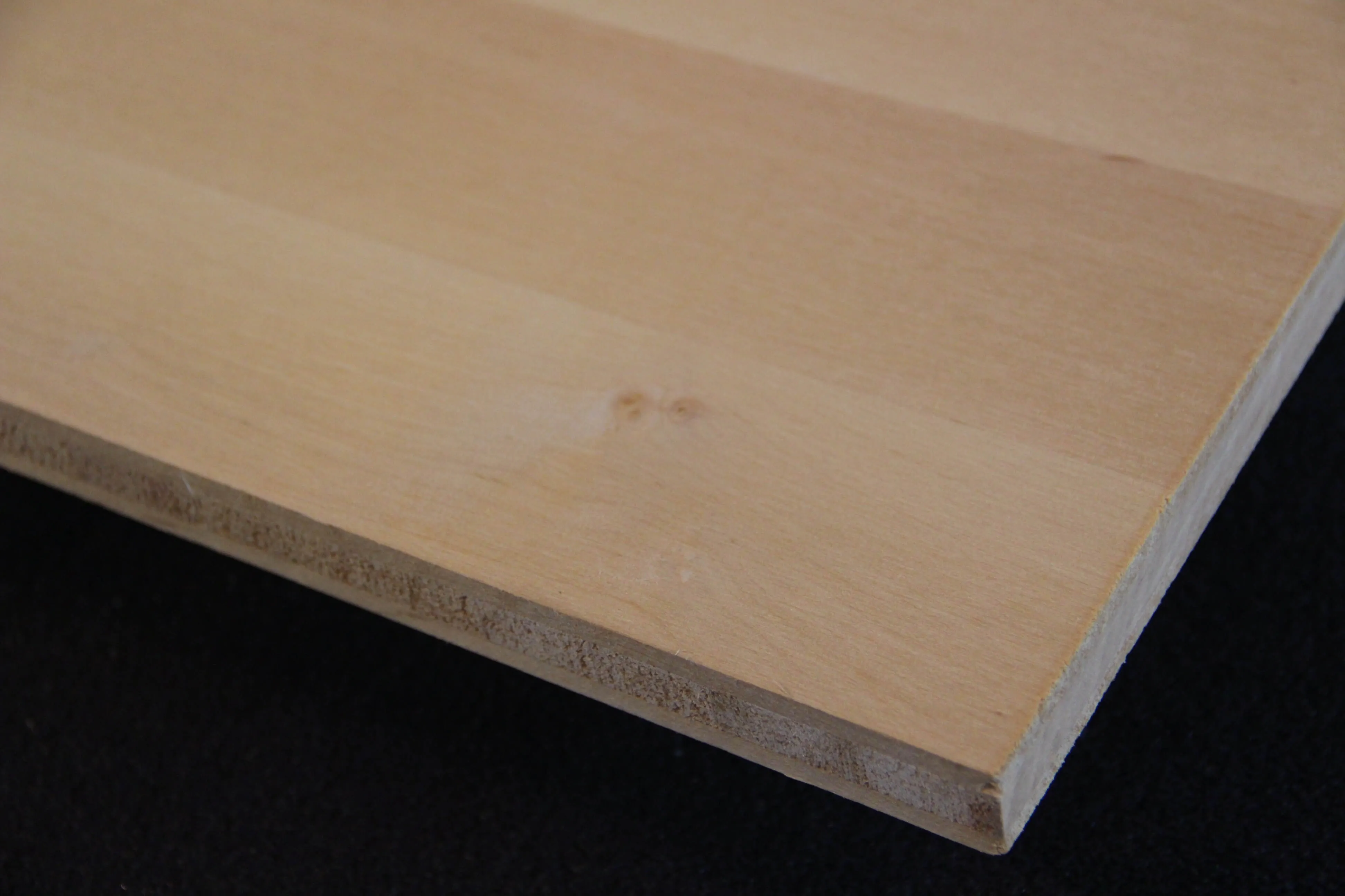 \\IKS-3450982346\Artikelbilder\Euroforest\3_schicht_platten\3-Schicht Erle\IMG_4419.JPG